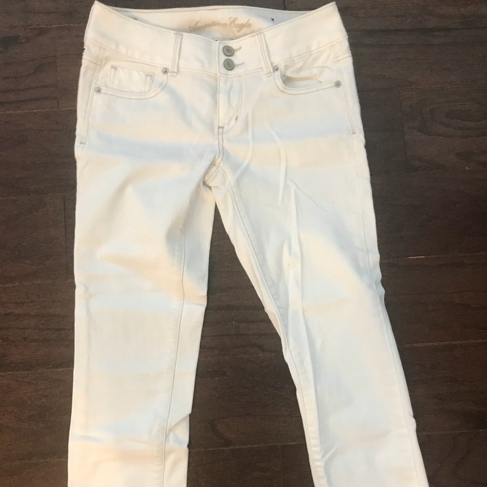 Juniors American Eagle white cropped jeans